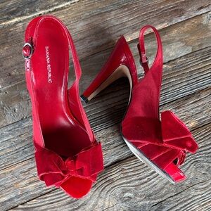 Banana Republic red patent leather velvet bow open toe sling heel EUC size 9.5